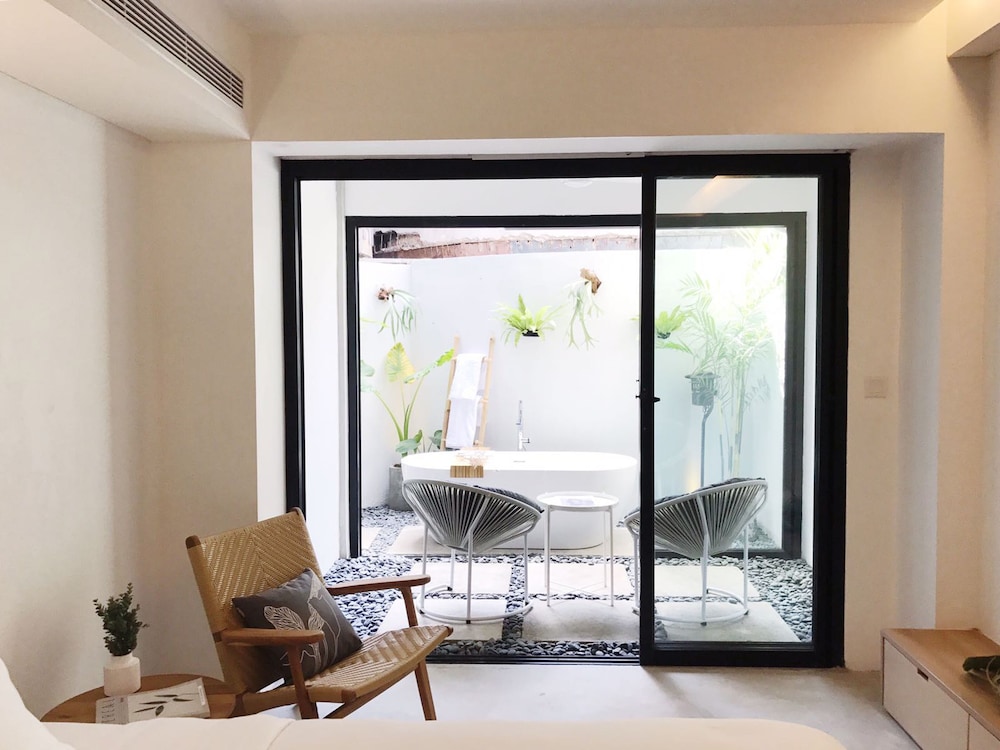 Lloyd's Inn Bali 27/64