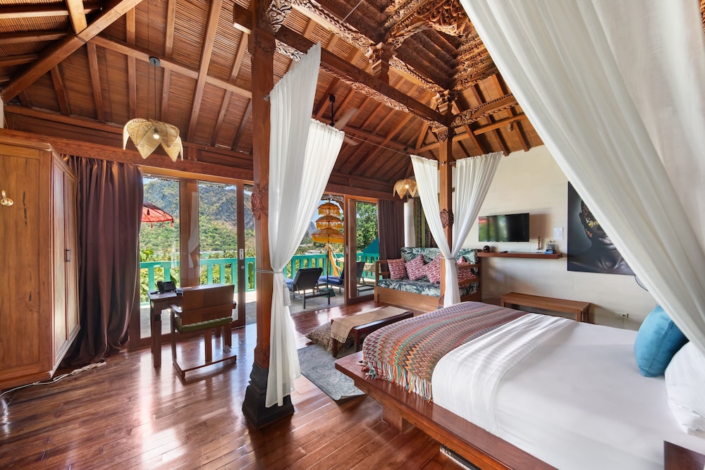 2 King Beds, Sofa