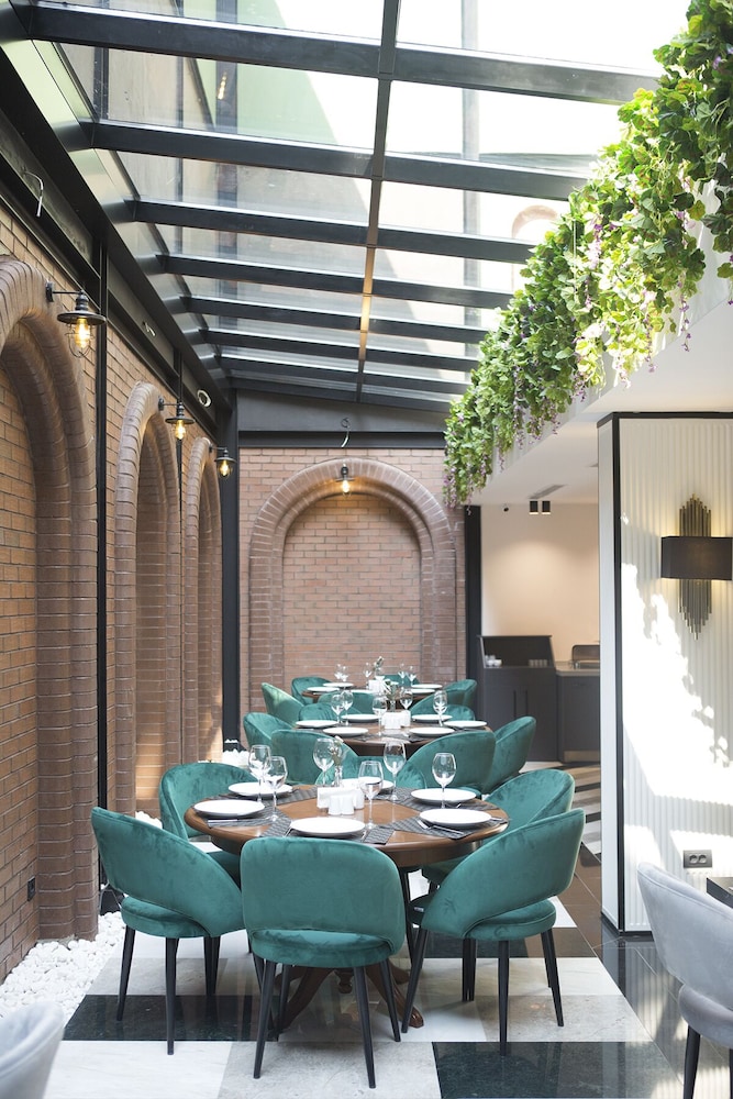 Emen S Hotel 38/48