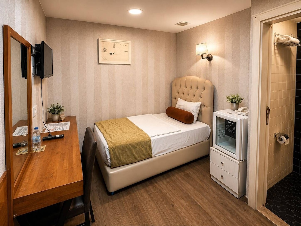 Kuzen Otel - Adults Only 11/50