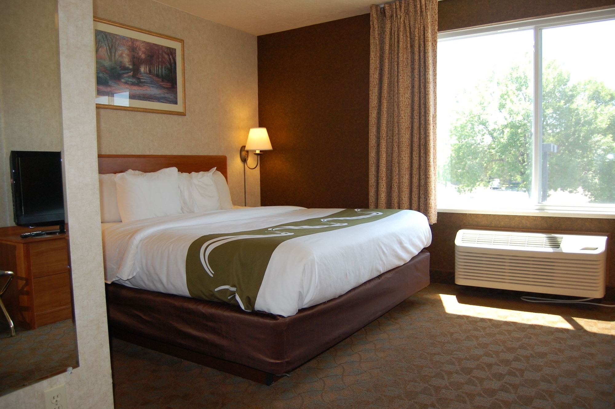 ROOM, KING BED