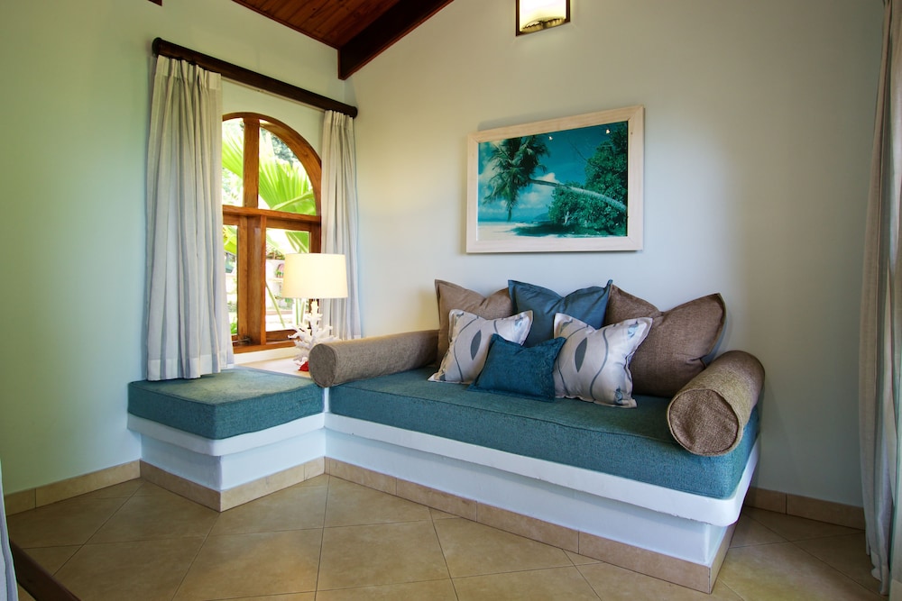 Coco de Mer Hotel and Black Parrot Suites 49/79
