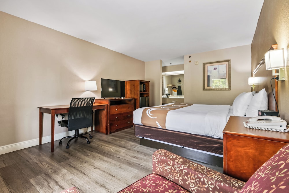 غرفة قياسية بسرير كينج، Quality Inn Quincy Tallahassee West FL 3/7