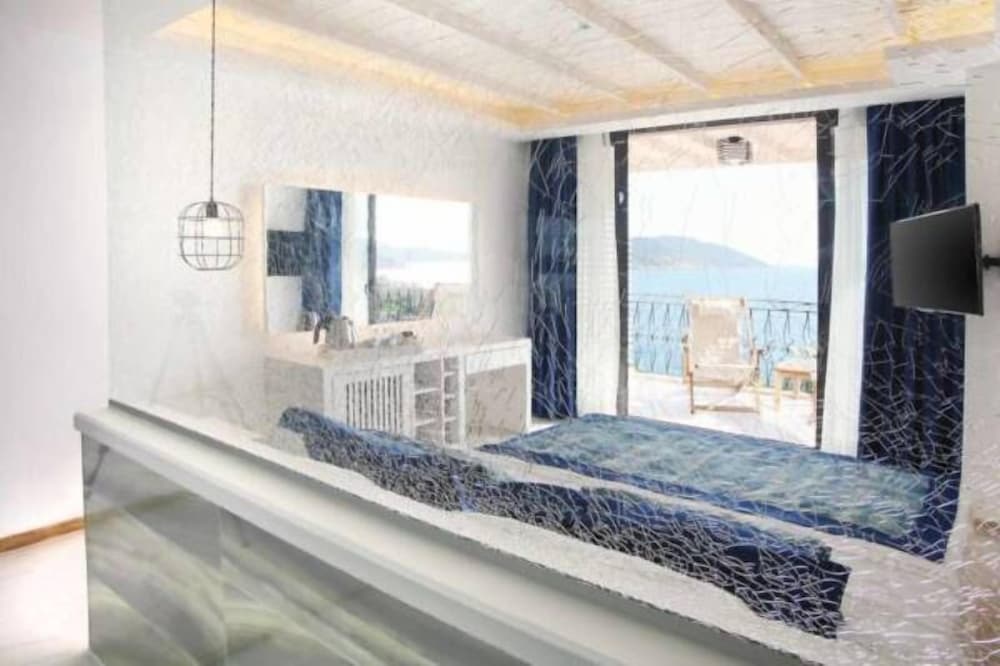 Nur Beach Hotel 24/41