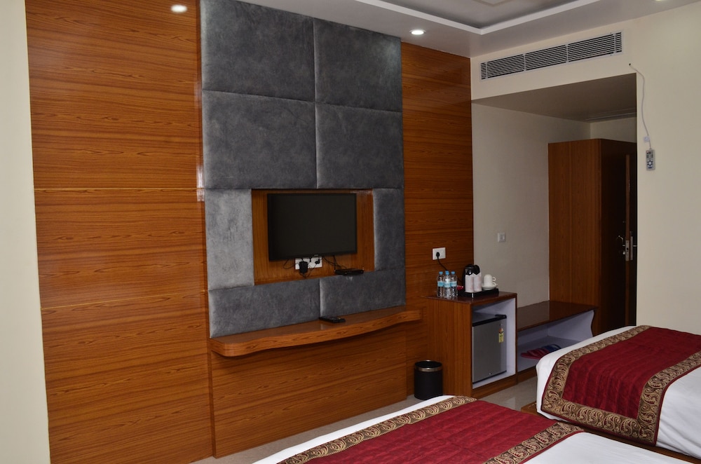 Hotel Anand International 37/46