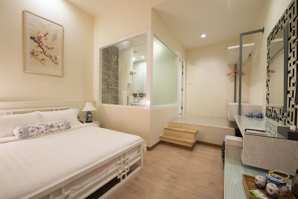 O Nya Phuket Hotel 30/70