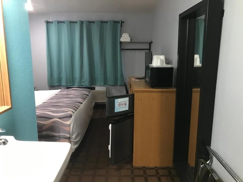 McGoverns Hotel and Suites 33/45