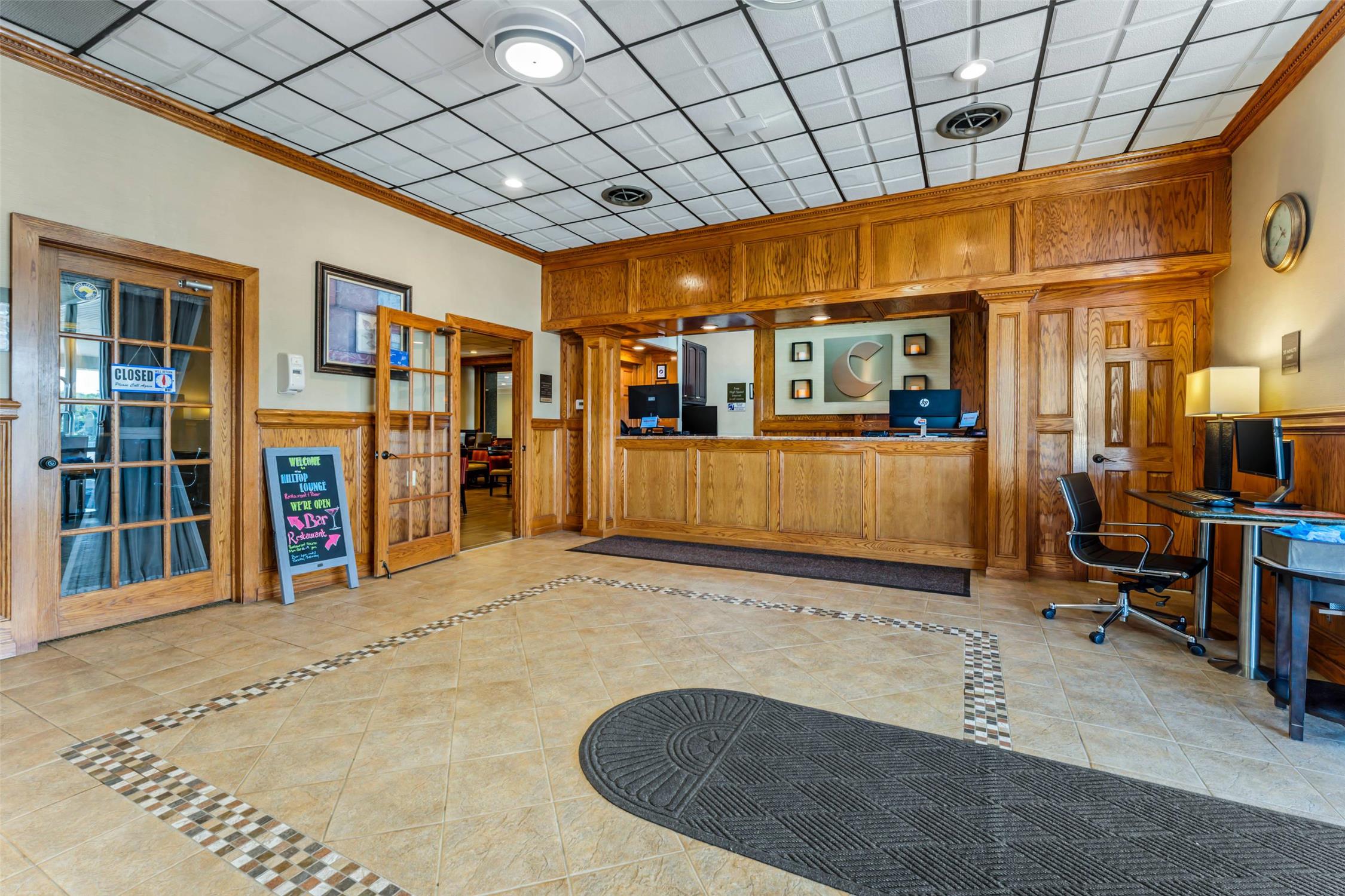 Comfort Inn & Suites Triadelphia - Wheeling 8/38
