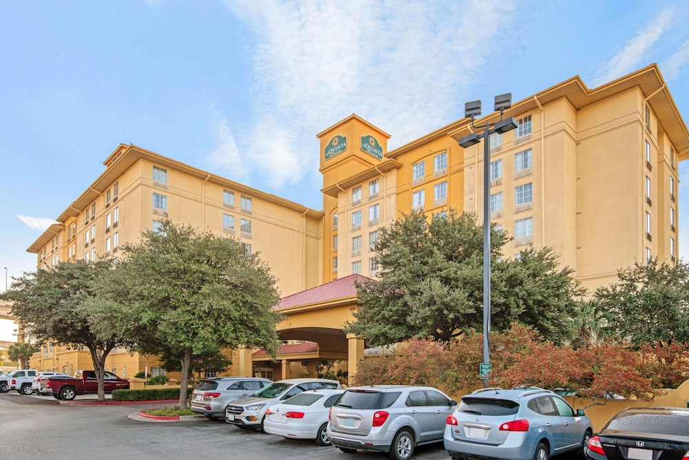 La Quinta Inn & Suites by Wyndham San Antonio Airport in SAN ANTONIO - TX
