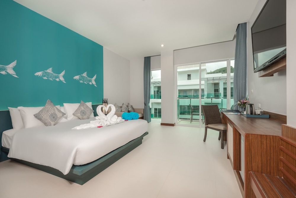 PLUS, DELUXE, KING BED