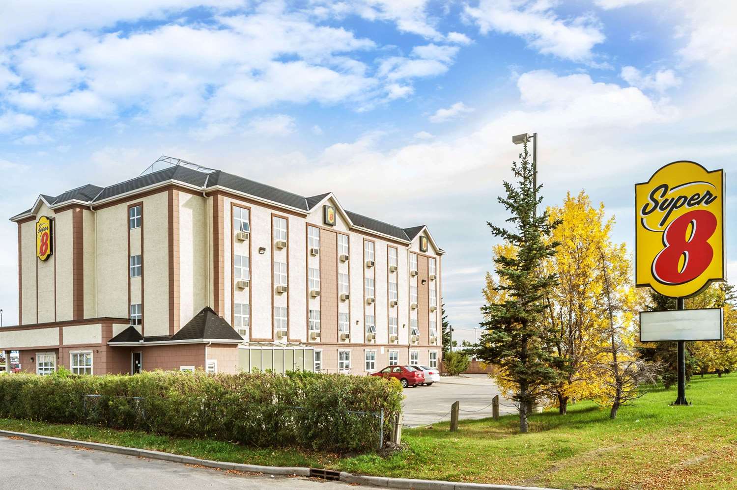 Super 8 by Wyndham Calgary Airport 21/24