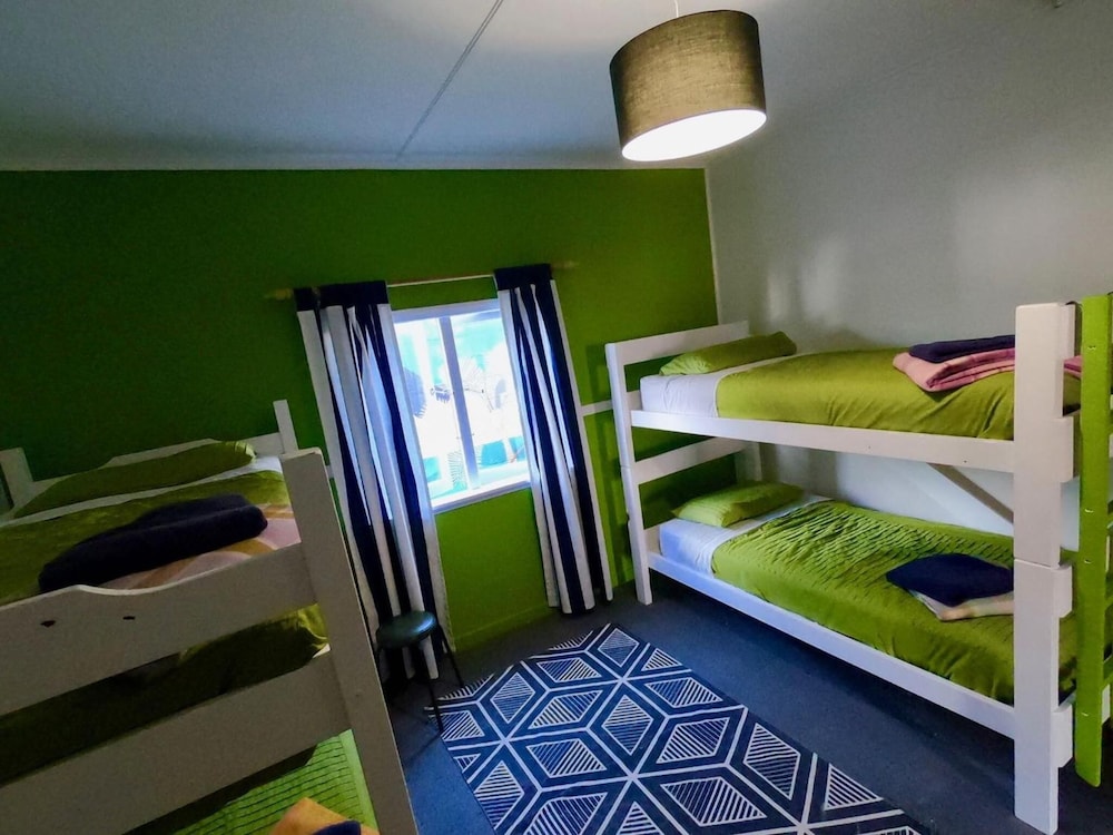 Ducks &amp; Drakes Boutique Motel &amp; Backpackers 25/43