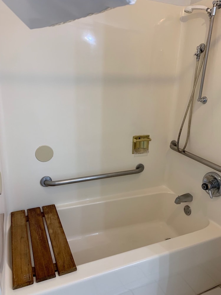 Ozark Inn & Suites 14/27
