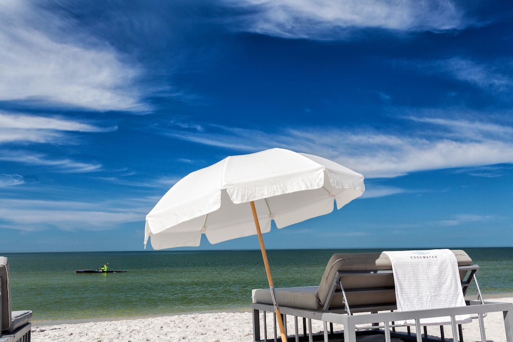 Edgewater Beach Hotel 56/64