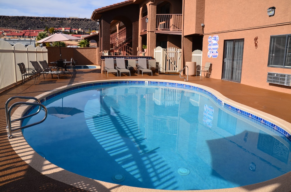 Howard Johnson by Wyndham St. George Hotel & Suites 1/22