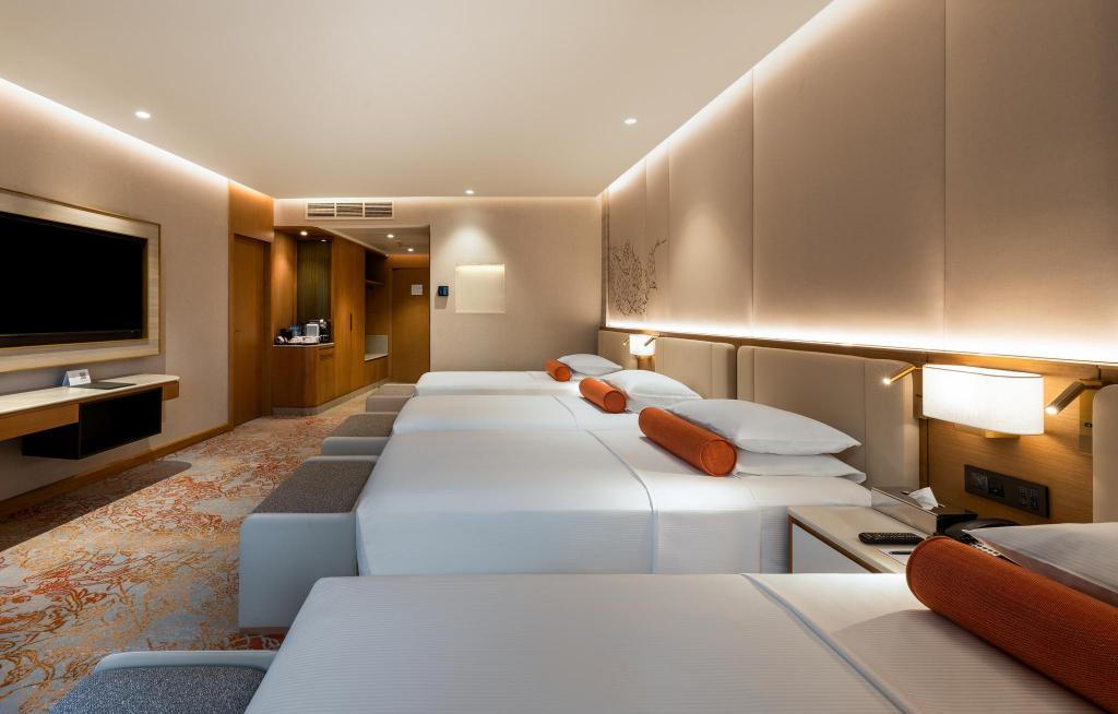 Vip, Executive, Quadruple, 4 Beds, City View, Lounge Access