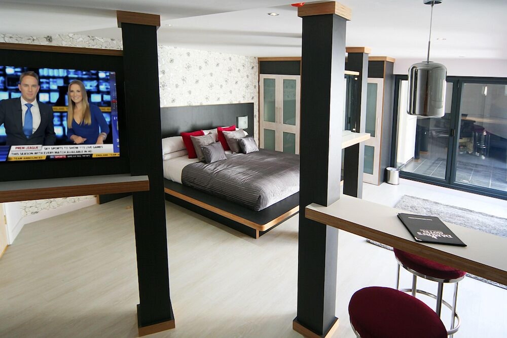 Damon S Hotel 17/33