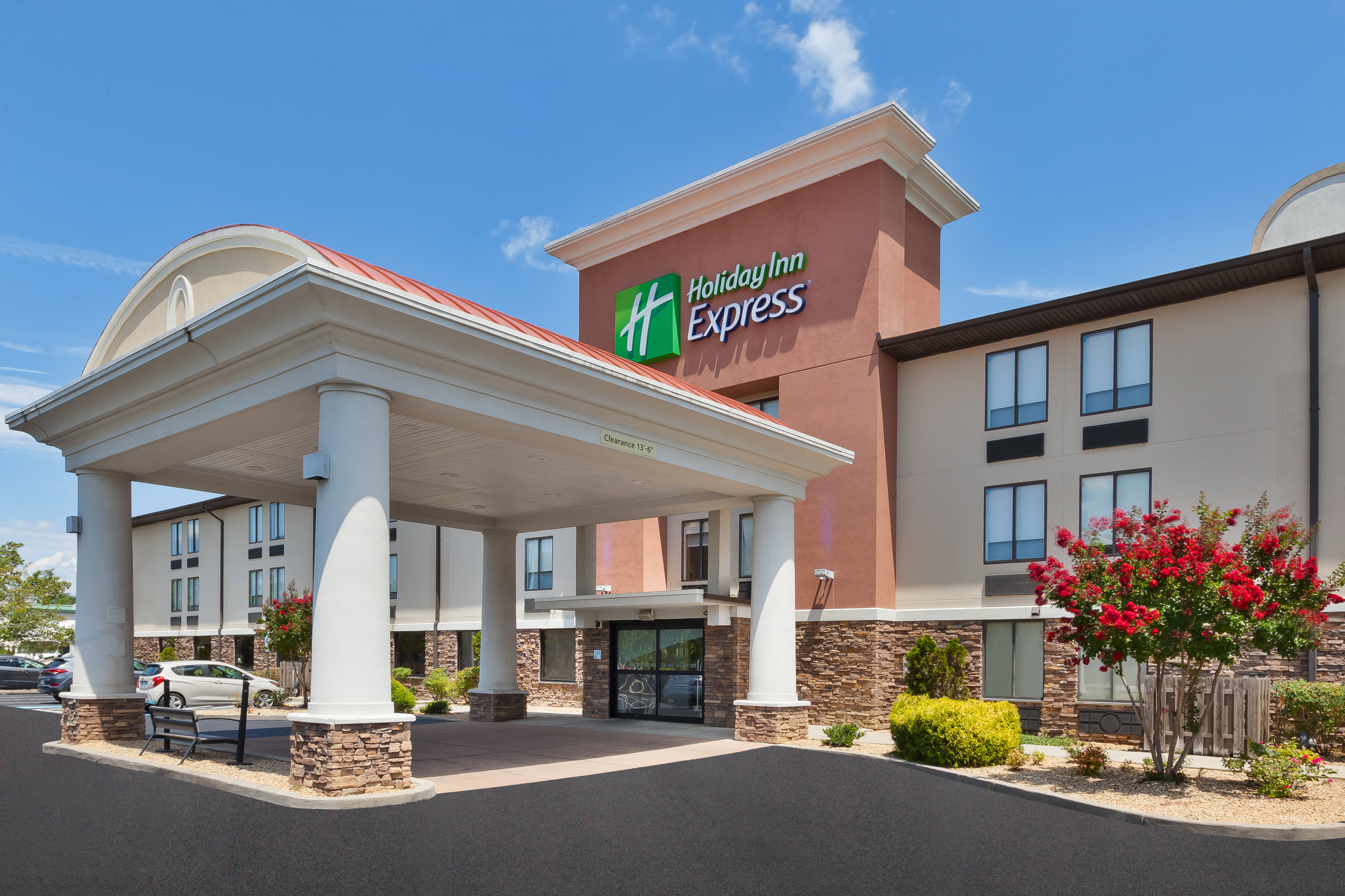 HOLIDAY INN EXPRESS WALDORF 4/64