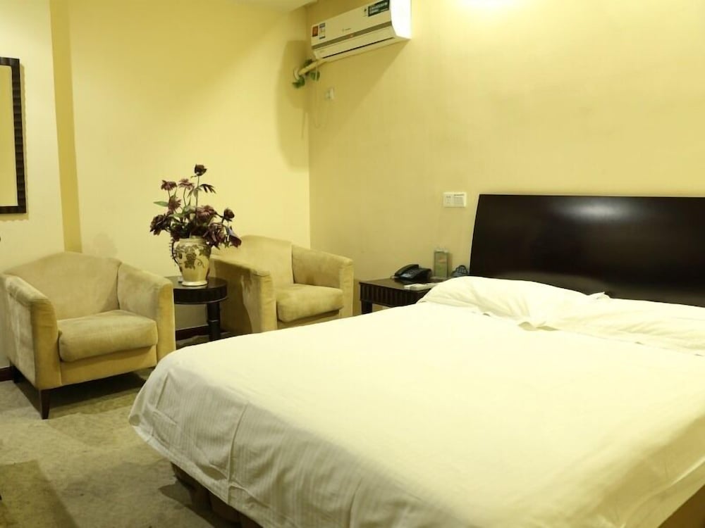 Greentree Inn Suzhou Taicang Baolong Square Express Hotel 22/53