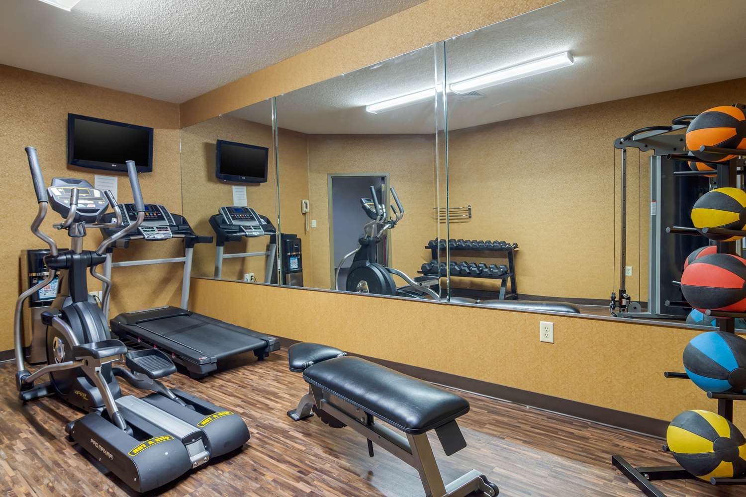 Comfort Inn & Suites Perry National Fairgrounds Area GA 8/15