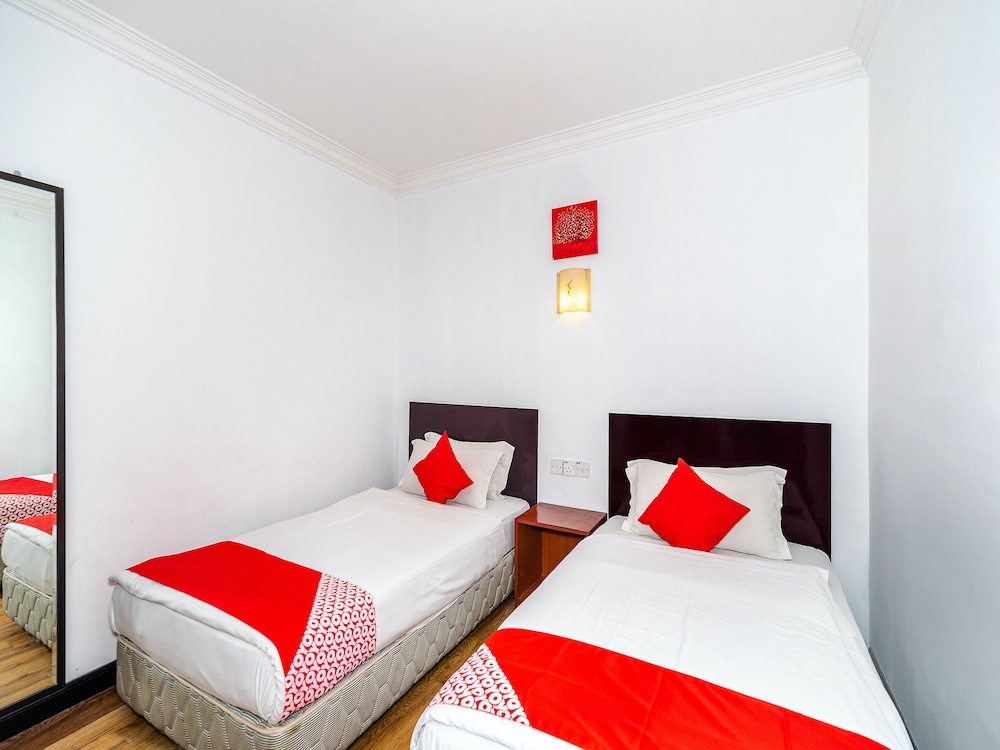 Super OYO 89847 Switz Paradise Hotel 14/24