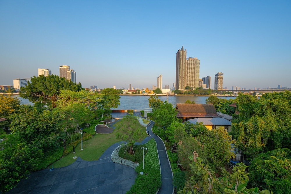 We Hotel Riverfront Bangkok 38/44