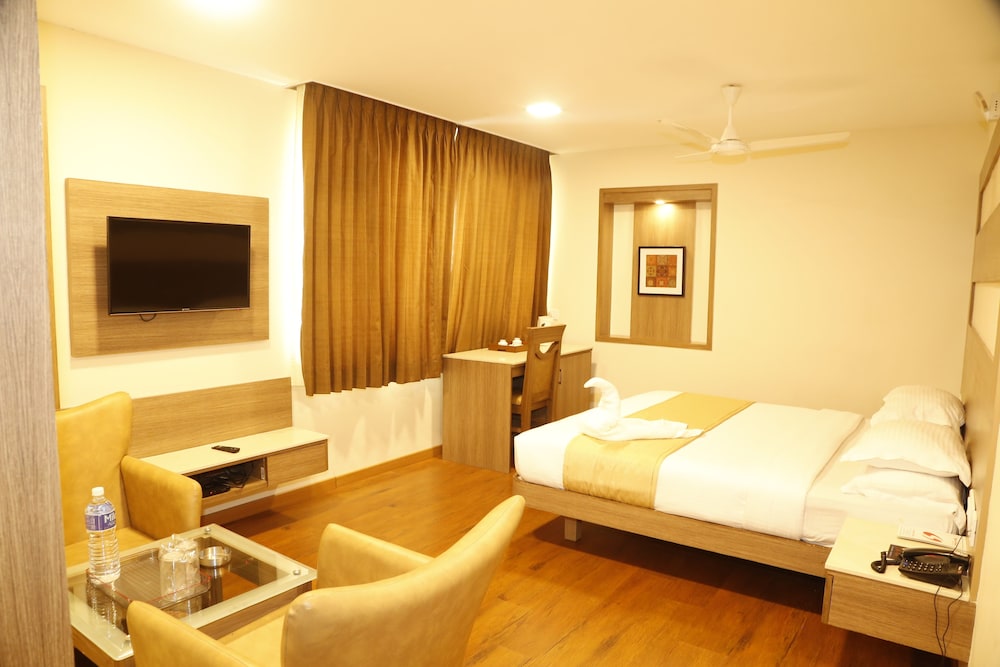 GRAND PLAZA. 30/50