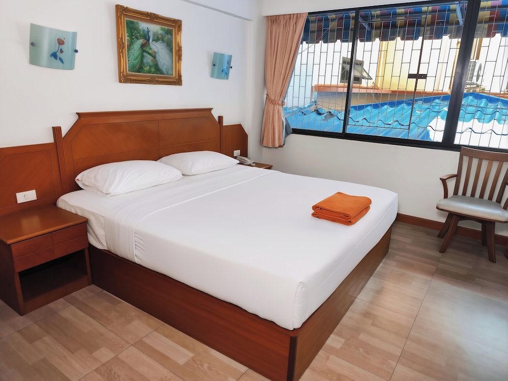 Dream Hotel 15/50