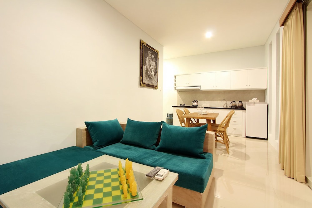 Apple Suite Apartment 38/56