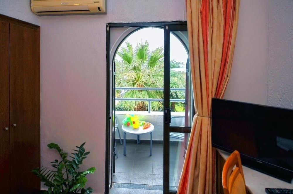 Karteros Hotel 5/49