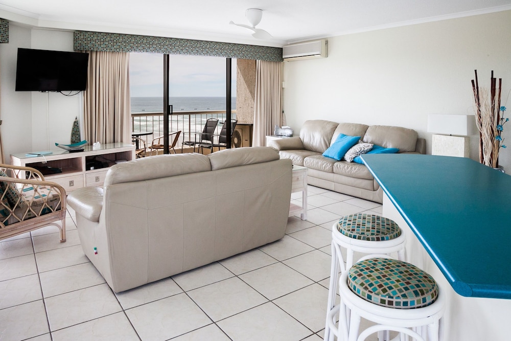 Coolum Caprice 33/76