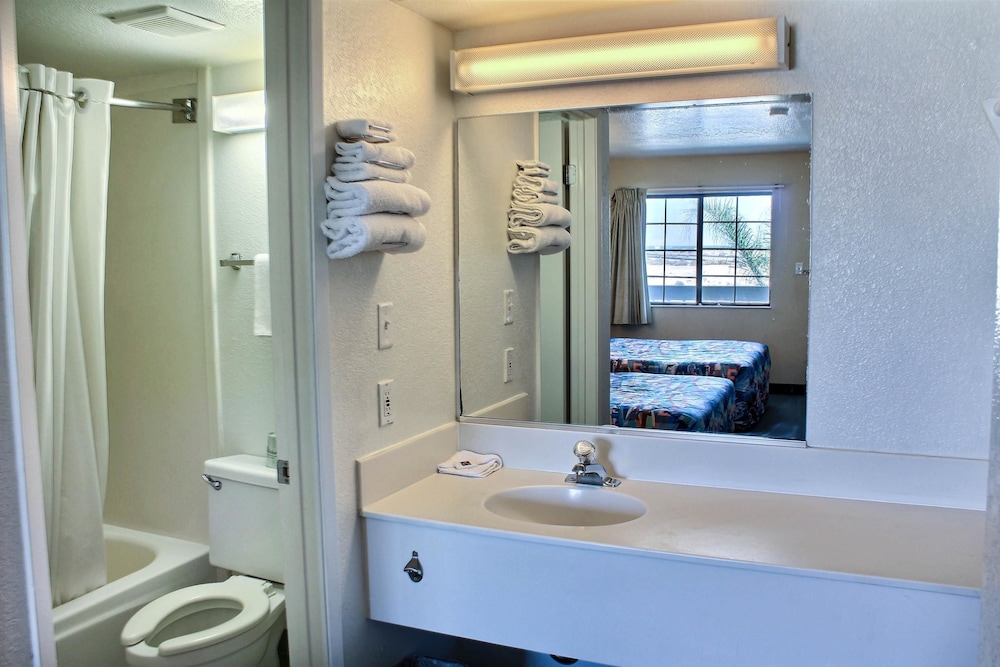 Vagabond Inn Buttonwillow North I-5 37/39
