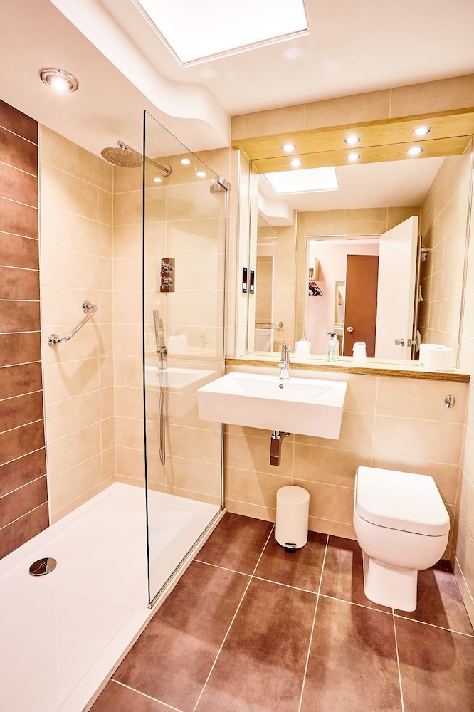 Abbotsford Hotel 25/26