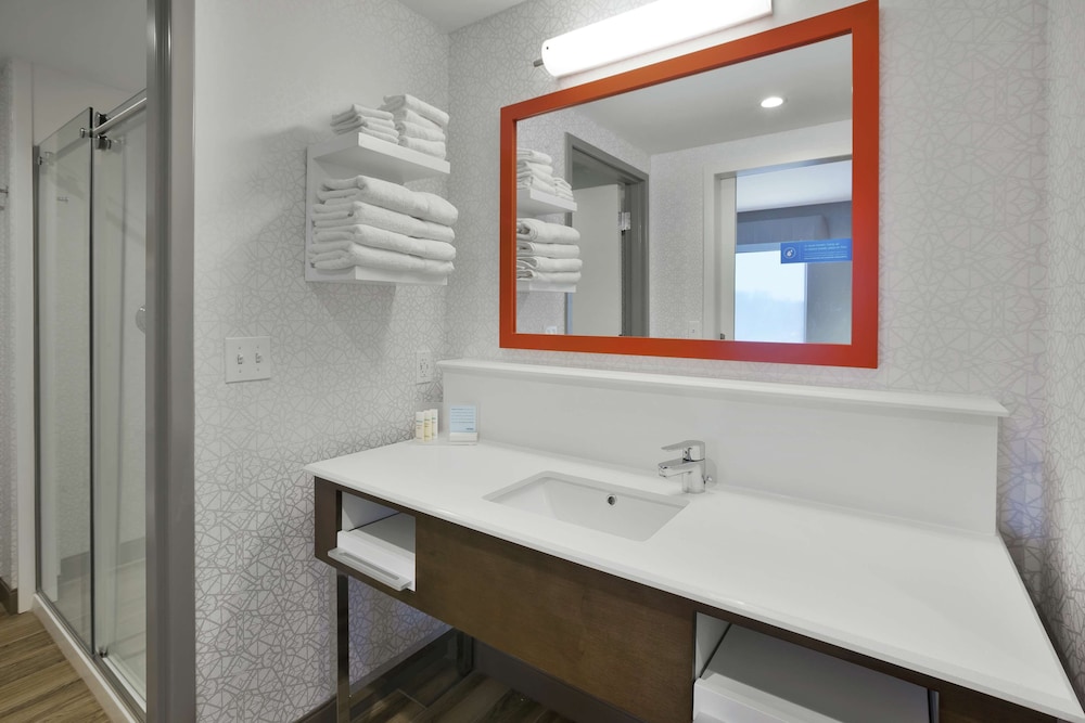 Hampton Inn & Suites Grandville Grand Rapids South 18/35