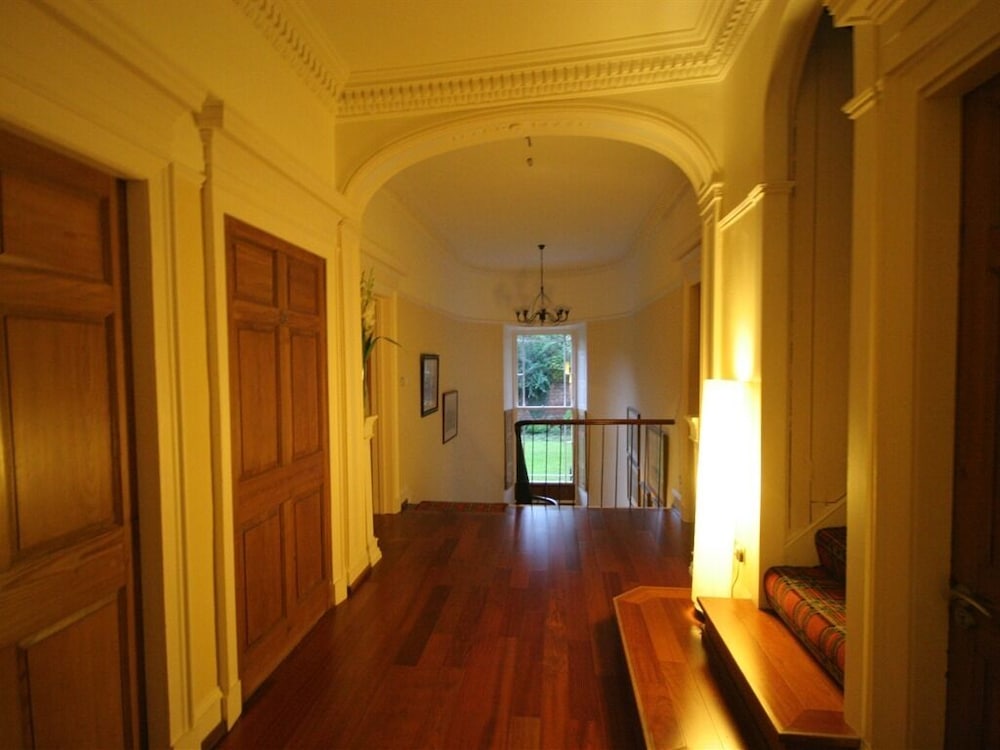 Ashtree House Hotel 23/27