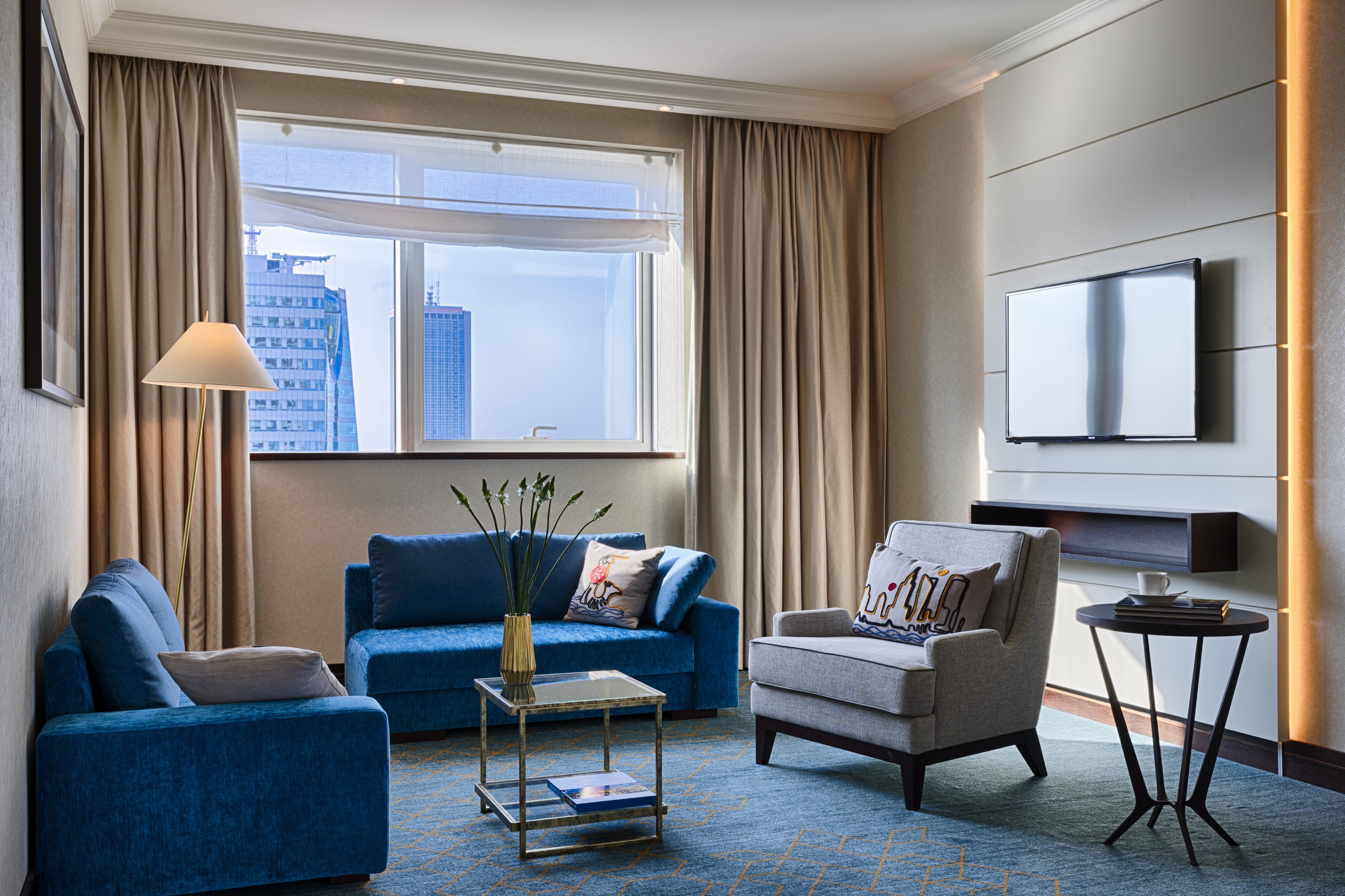 Intercontinental Warsaw 61/81