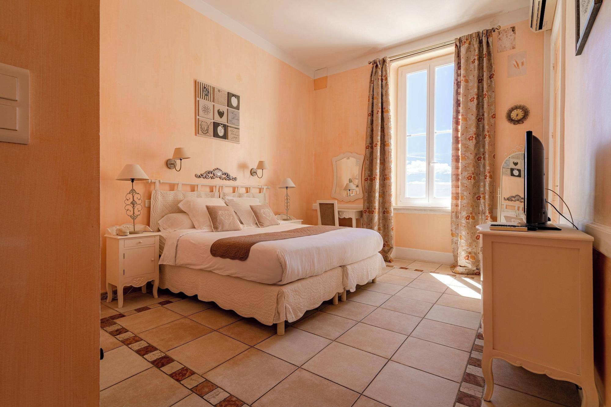 غرفة كومفورت بسرير مزدوج بإطلالة على البحر، L Orangeraie Hotel 5/6
