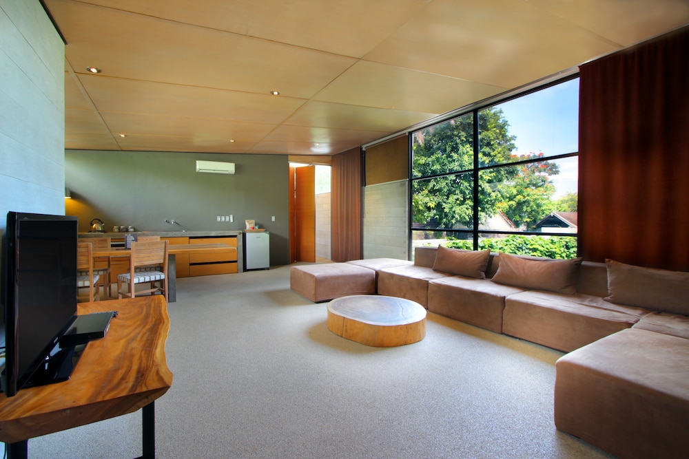 Clio Apartments 33/45