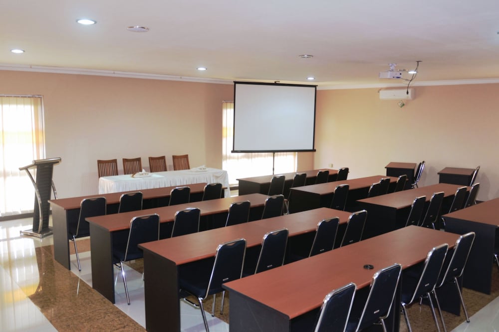 ARSELA HOTEL PANGKALAN BUN 38/42