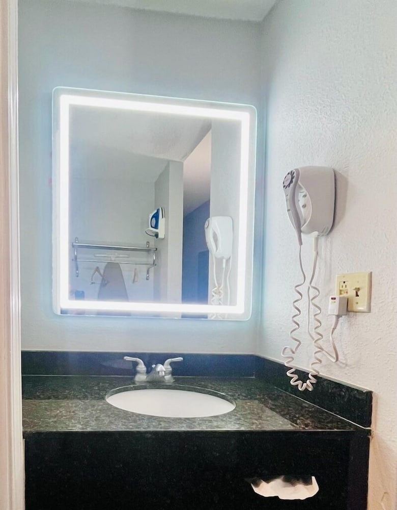 جناح بسريرين كوين بمطبخ صغير، Baymont By Wyndham Indianapolis South 10/10