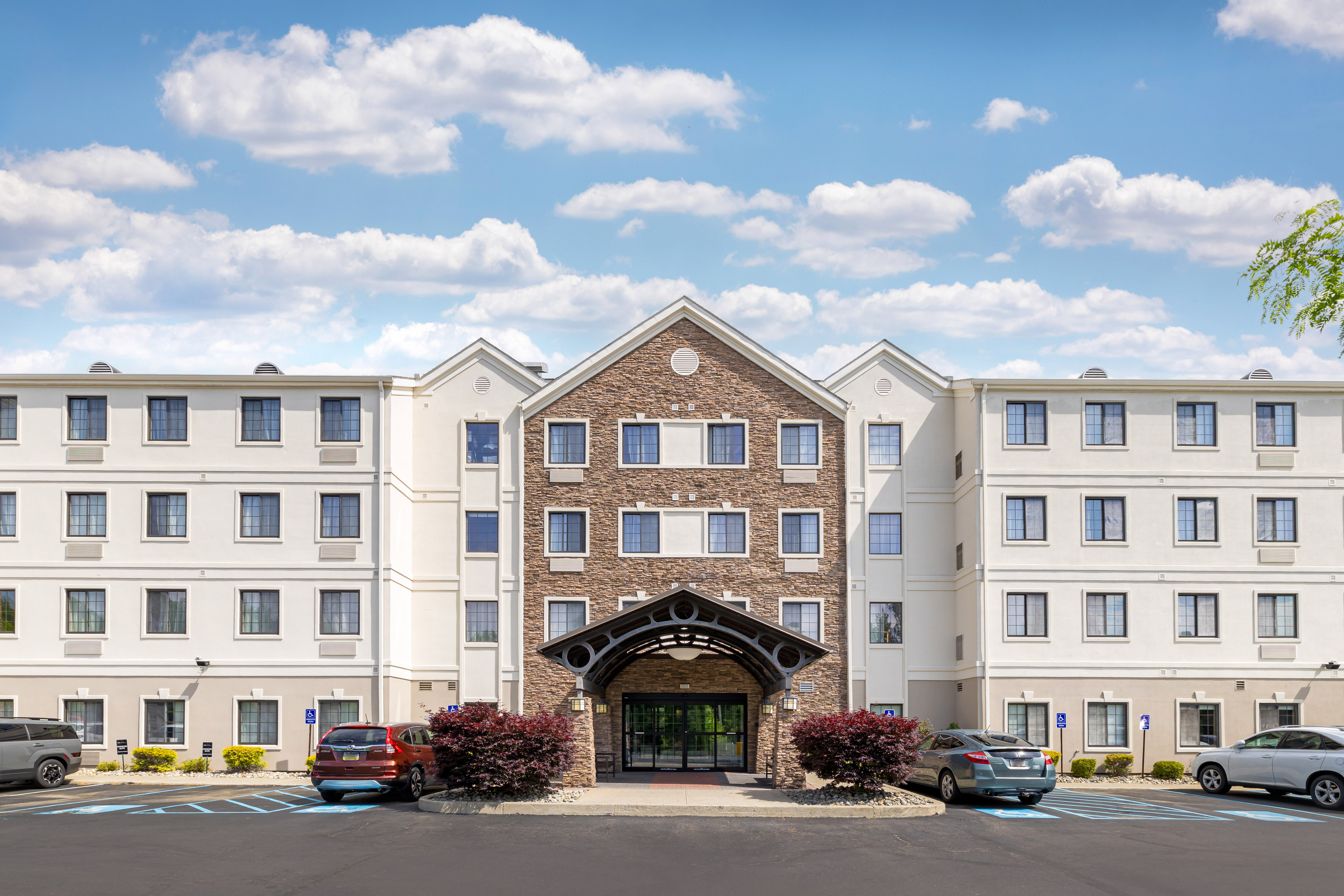 Staybridge Suites East Stroudsburg Poconos 63/69