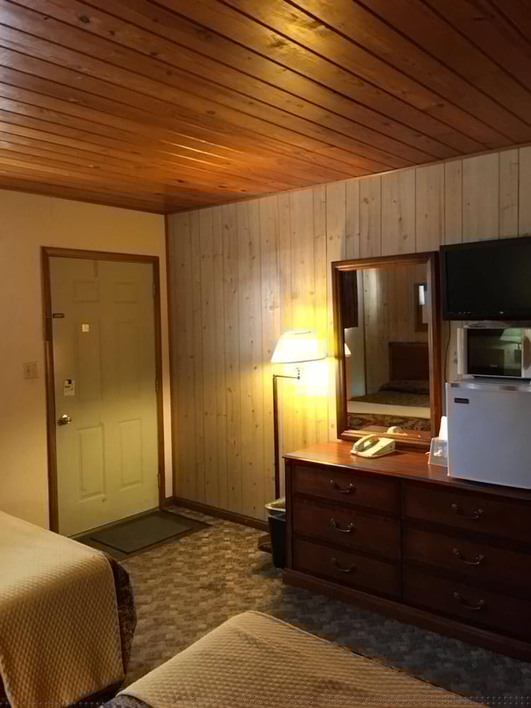 Love Hotels Western Holiday at Harlan Lake NE 33/51