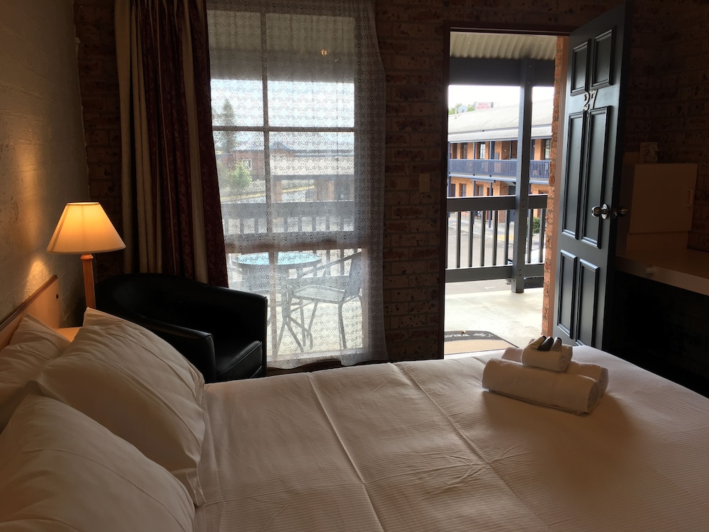 Bega Downs Motor Inn 36/44