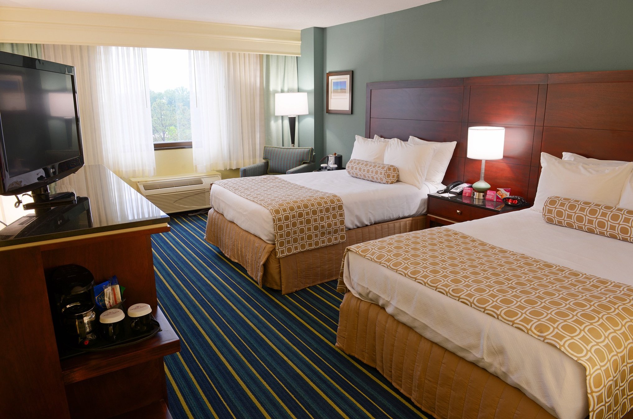 Crowne Plaza Virginia Beach Town Center 22/75