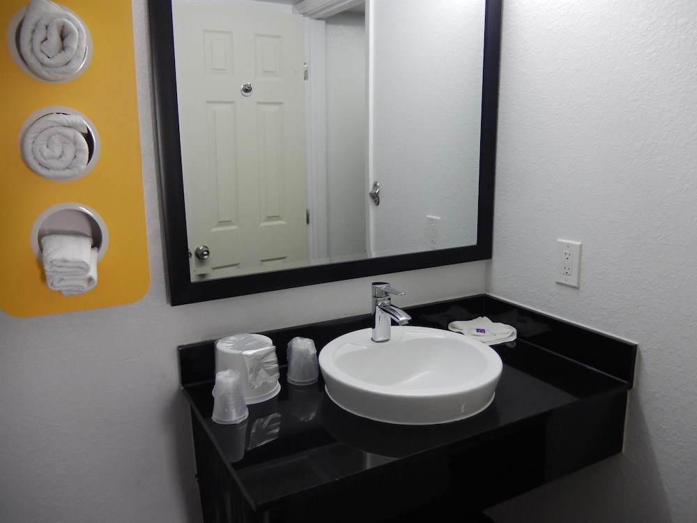 Motel6 Portland, TX 27/29