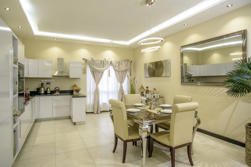 The Landmark Suites 28/34