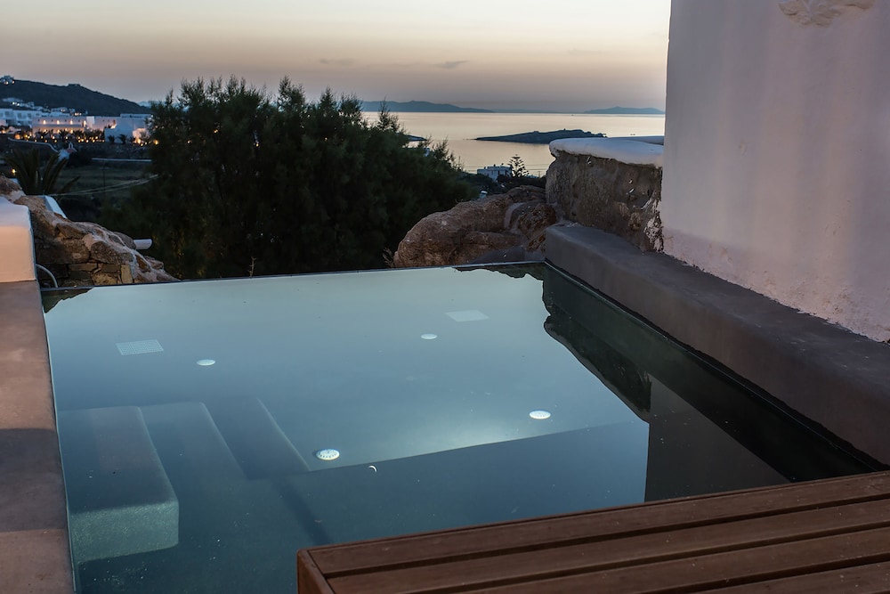 Ostraco Suites 53/75