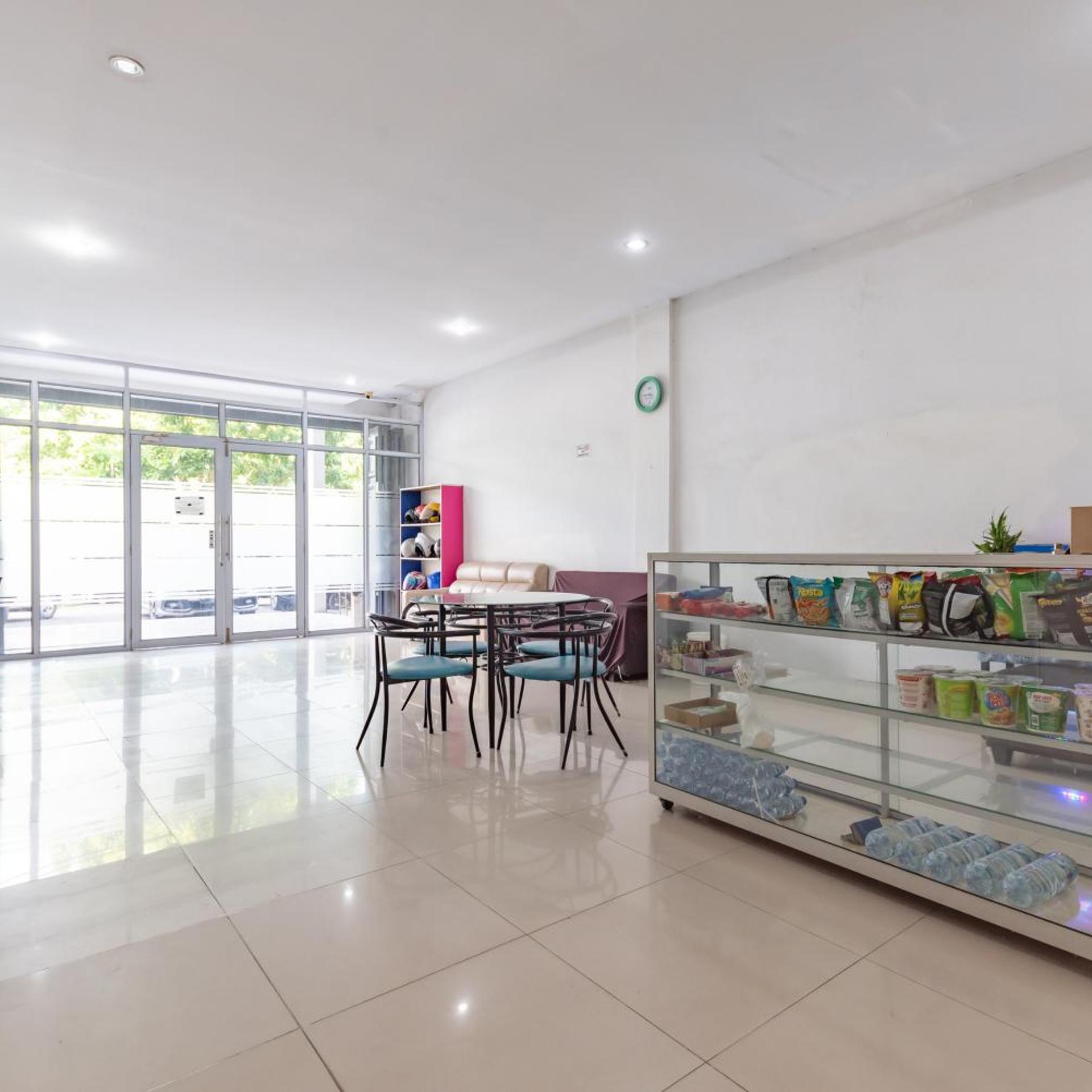 RedDoorz Plus near Kepri Mall 32/44