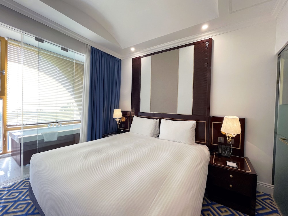 Goldone Hotel And Suites 16/72