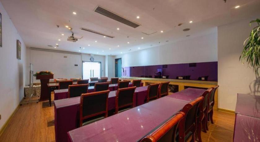 Lavande Hotels (Ji'nan Quancheng Road Baotu Spring) 36/37